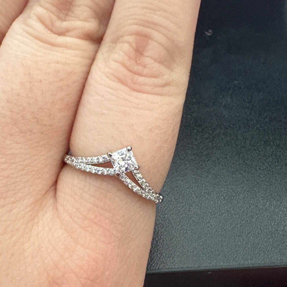 Elegant Silver Diamond Ring